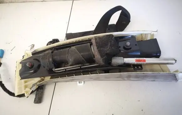 Volvo V70 Front seatbelt 60693651 606936510E