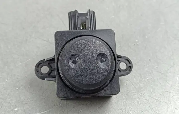 Mitsubishi Outlander IV Seat control switch