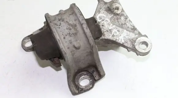 Honda CR-V Engine mount bracket
