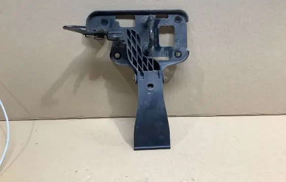 Audi A4 S4 B8 8K Engine bonnet/hood lock/latch loop/hook 8T0823480