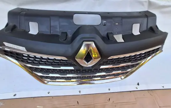 Renault Master III Front bumper upper radiator grill 623109004R 137300139