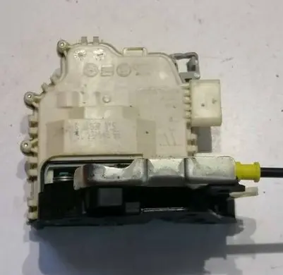 Audi A1 Front door lock 8X1837016