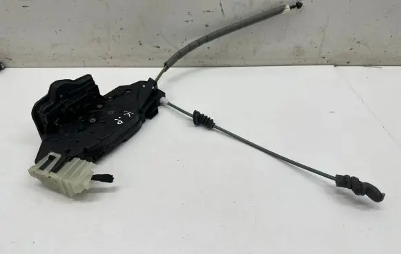 Mercedes-Benz CLA C118 X118 Front door lock A0997203102
