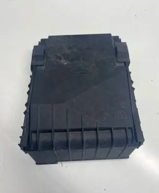 Volkswagen PASSAT B7 Fuse box cover 1K0937132G 1K0937132F