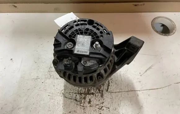 Volvo V70 Generator/alternator 30667787 0124525060