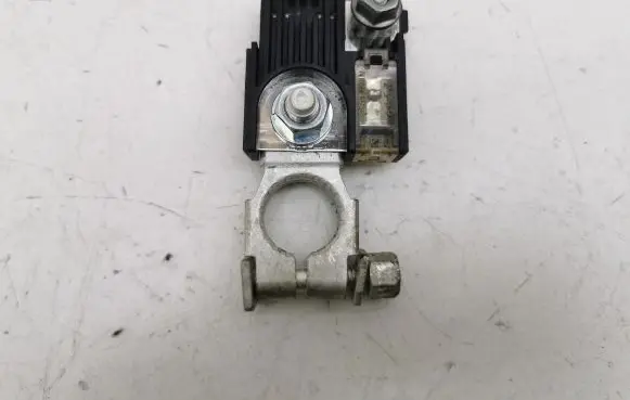 Nissan Juke II F16 Battery relay fuse 