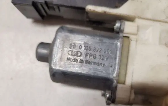 Peugeot 407 Front door window regulator motor 1137328403 9663036580