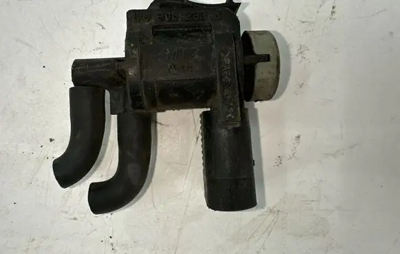 Volkswagen Touareg II Turbo solenoid valve 1K0906283A