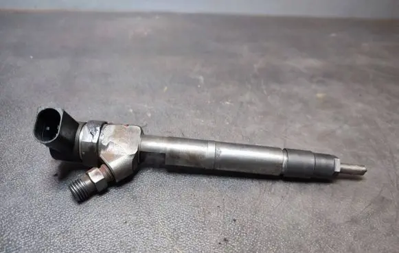 Mercedes-Benz Sprinter W901 W902 W903 W904 Fuel injector A6110700587