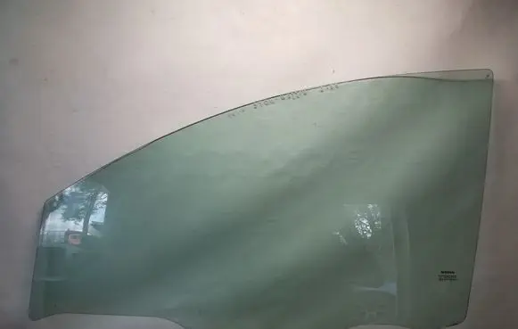 Nissan Note (E11) Front door window glass four-door