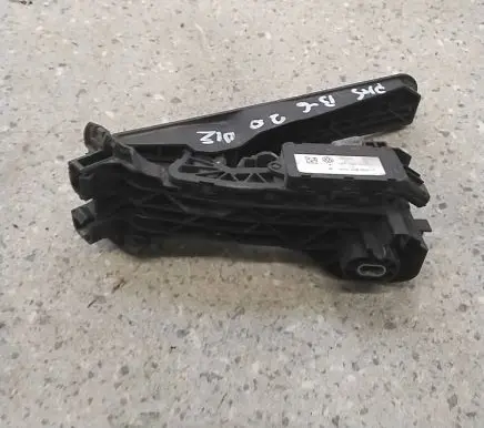 Volkswagen PASSAT B6 Accelerator throttle pedal 1K1721503L 6PV00860000 1061406