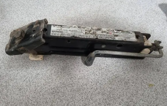 BMW 7 E65 E66 Lift Jack 6767945 10817410DE