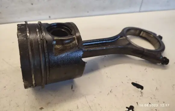 Peugeot 607 Piston with connecting rod