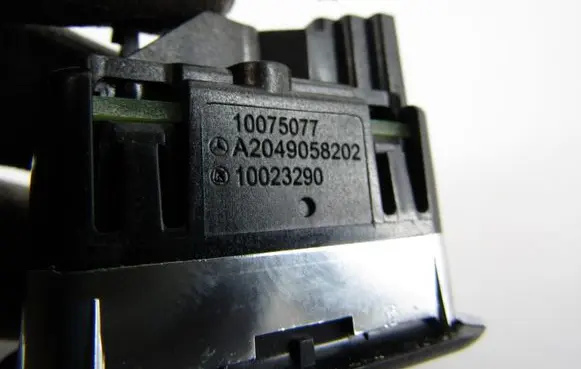 Mercedes-Benz C W204 Electric window control switch a2049058202