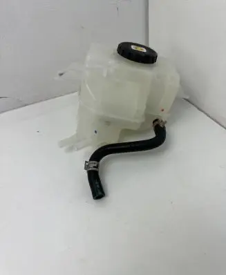 Toyota RAV 4 (XA50) Brake fluid reservoir 