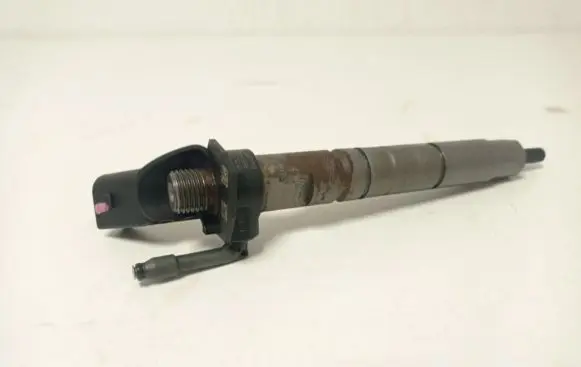Mercedes-Benz C W205 Fuel injector A6510702987