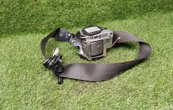 Opel Astra J Front seatbelt 13297088 13251147