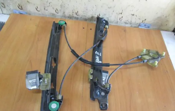 Seat Leon (1P) Front door window regulator with motor
