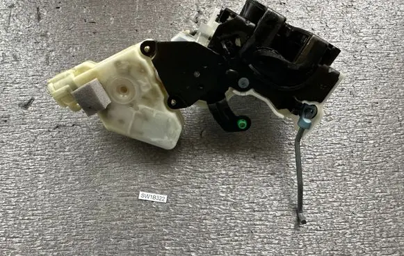 Nissan Patrol Y61 Tailgate lock latch 90501VB000 825534H111
