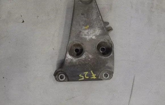 BMW X3 F25 Engine mounting bracket 6784823