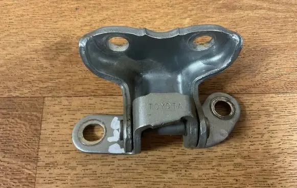 Toyota Avensis T250 Rear door upper hinge 
