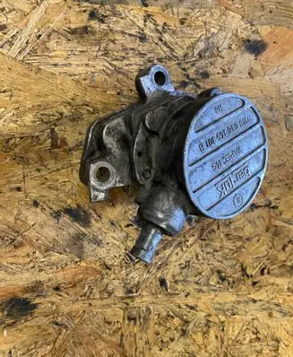 Volkswagen Golf IV Vacuum pump 038145101B