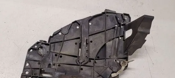 Volkswagen Touareg I Headlight/headlamp mounting bracket