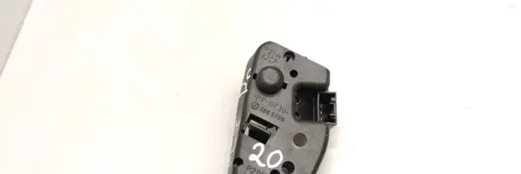 BMW 3 E46 Tail light bulb cover holder 8374810 388570R