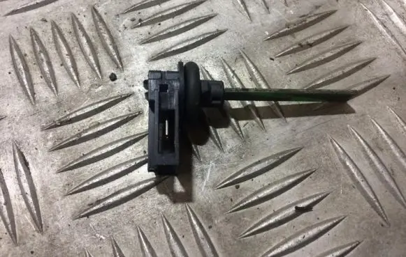 Volkswagen PASSAT B5 Interior temperature sensor 4B0820539