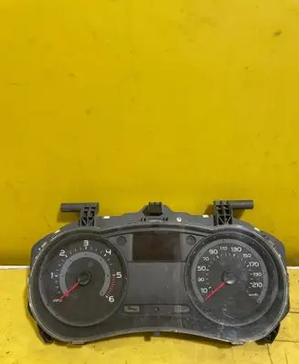 Renault Clio III Speedometer (instrument cluster) 8200761859