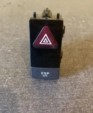 Mercedes-Benz C W204 Hazard light switch 2048706558 0628000741 33690102