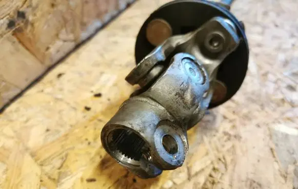 Toyota Hilux (AN10, AN20, AN30) Steering column universal joint
