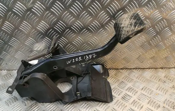 Mercedes-Benz C W203 Brake pedal 2036891008 A2036891008