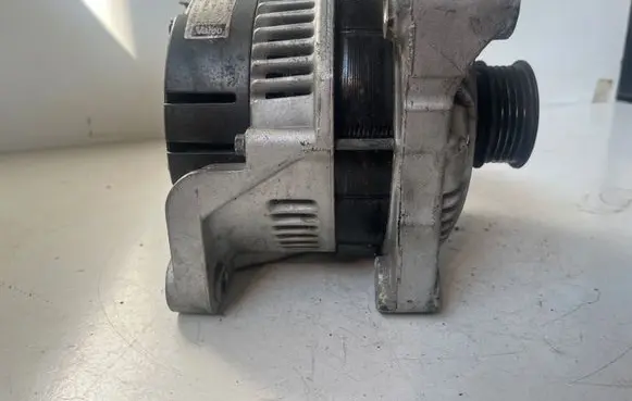 BMW 5 E39 Generator/alternator 2248296 2542264A A14VI29