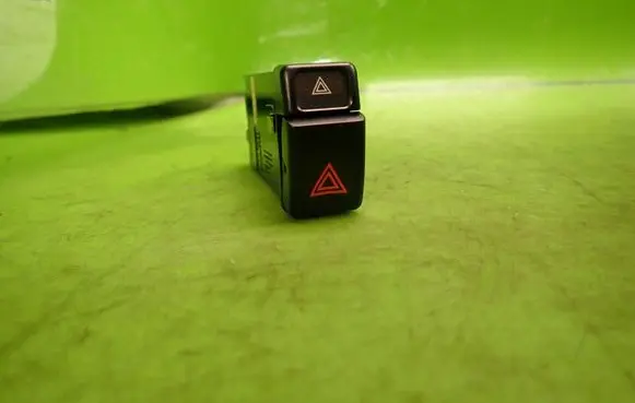 Volvo 850 Hazard light switch 9125204