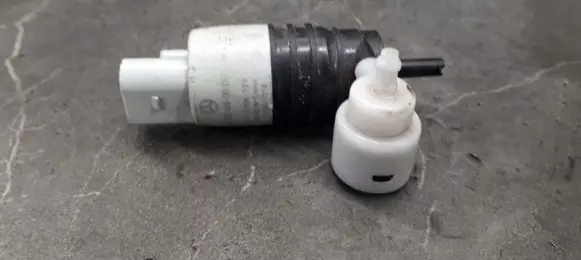 Mercedes-Benz C W205 Windscreen/windshield washer pump A2058660000