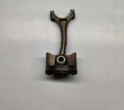 Toyota Auris 150 Piston with connecting rod