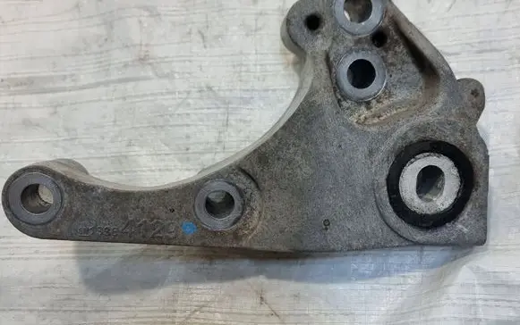 Opel Astra K Engine mount bracket 13364129
