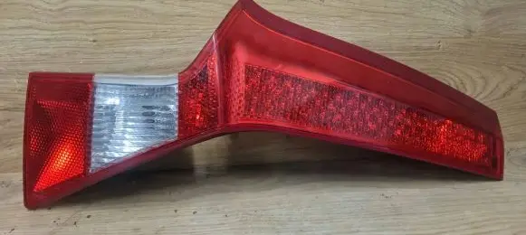 Volvo V70 Tailgate rear/tail lights