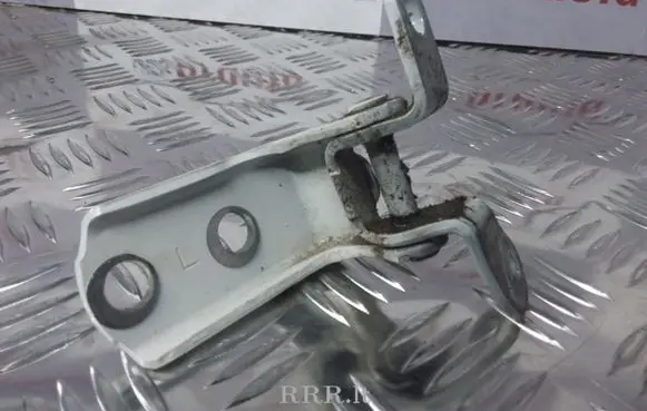 Toyota RAV 4 (XA30) Rear door lower hinge