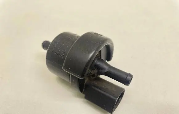 Audi A4 S4 B5 8D Valve vacuum 058133459