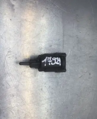 Volkswagen Phaeton Brake pedal sensor switch 3B0945511 19322010