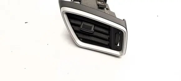 Nissan X-Trail T32 Dashboard air vent grill cover trim 687604BA0A