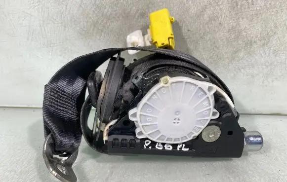 Volkswagen PASSAT B6 Front seatbelt 34032207b
