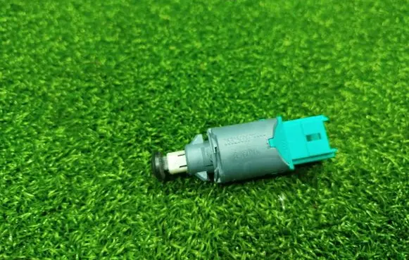 Renault Trafic III (X82) Brake pedal sensor switch 253250007R
