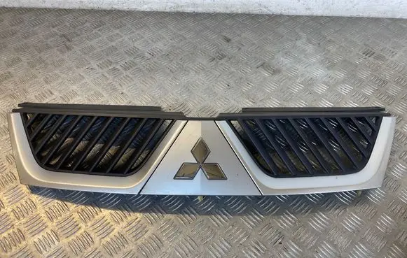 Mitsubishi Outlander Front grill 7450A038 7450A037ZZ