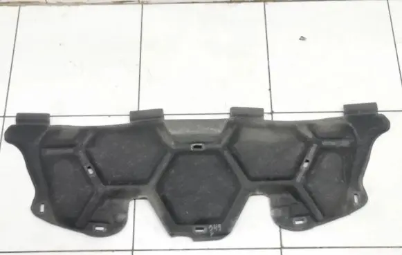 Engine bonnet/hood sound/heat insulation
