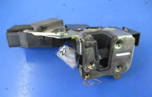 Volvo S40, V40 Front door lock