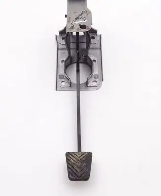 Mitsubishi Outlander Brake pedal