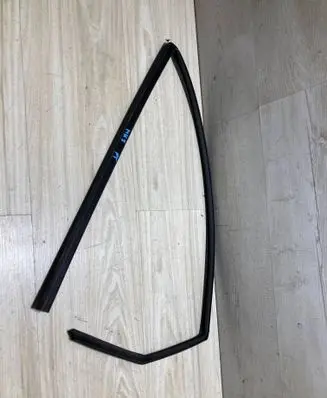 Ford Fiesta Rubber seal rear door window/glass H1BBA21510A